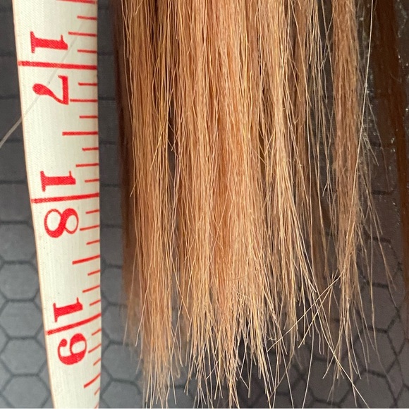 6 piece Ombré. Super fine  20” layered Synthetic weave with Middle part. Piece - Picture 5 of 7